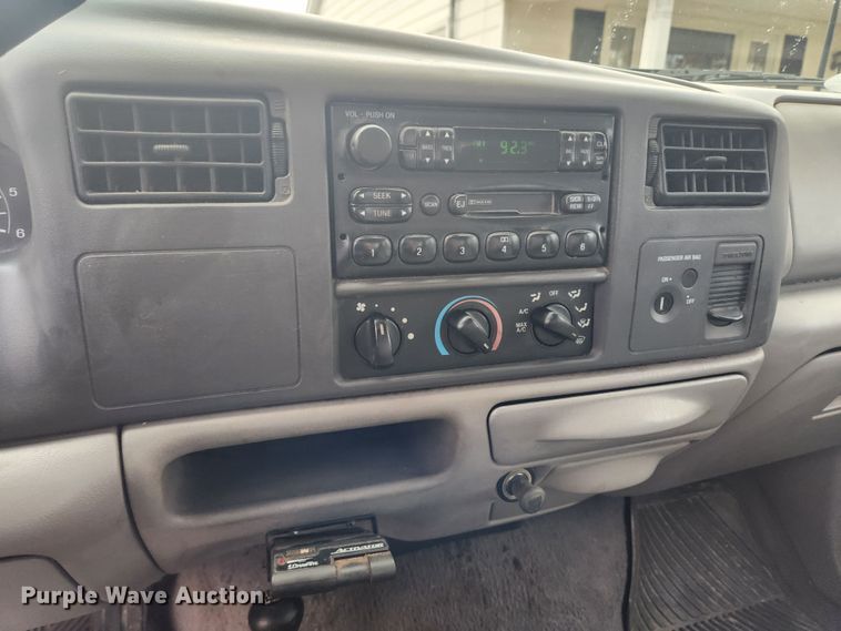 image for item JB9657 2000 Ford F250 Super Duty XLT  SuperCab pickup truck