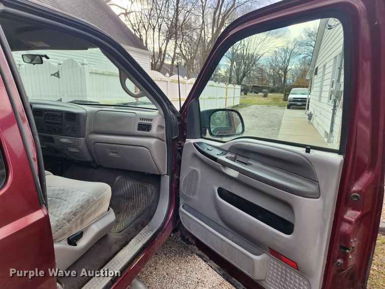 image for item JB9657 2000 Ford F250 Super Duty XLT  SuperCab pickup truck