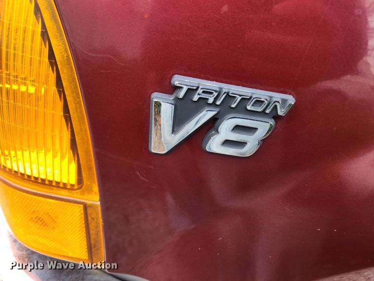 image for item JB9657 2000 Ford F250 Super Duty XLT  SuperCab pickup truck