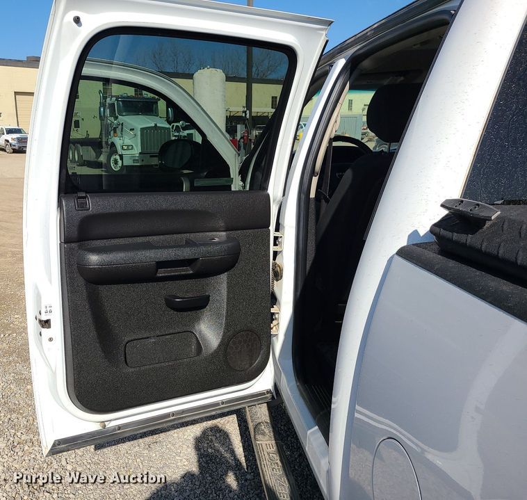 image for item JG9372 2012 GMC Sierra 1500  Crew Cab pickup truck