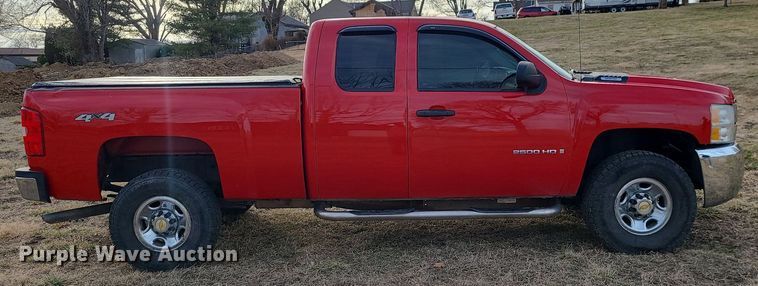 image for item JG9412 2007 Chevrolet Silverado 2500HD  Ext. Cab pickup truck