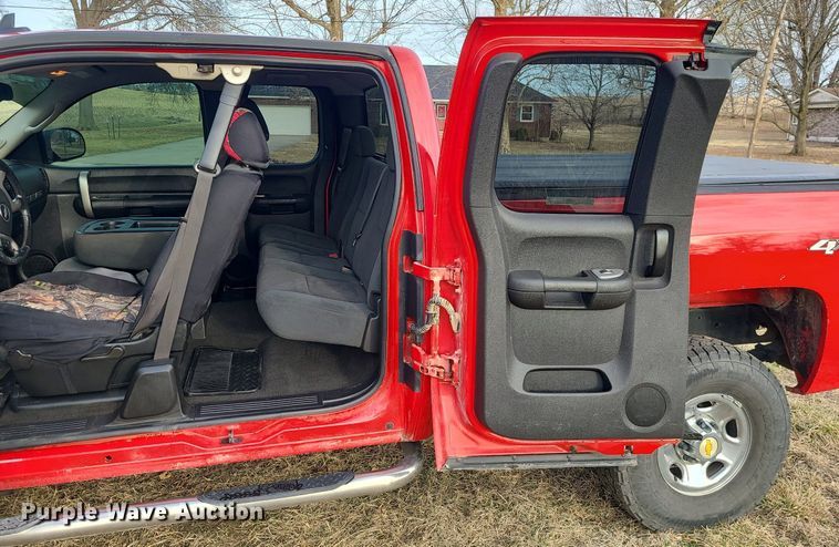 image for item JG9412 2007 Chevrolet Silverado 2500HD  Ext. Cab pickup truck