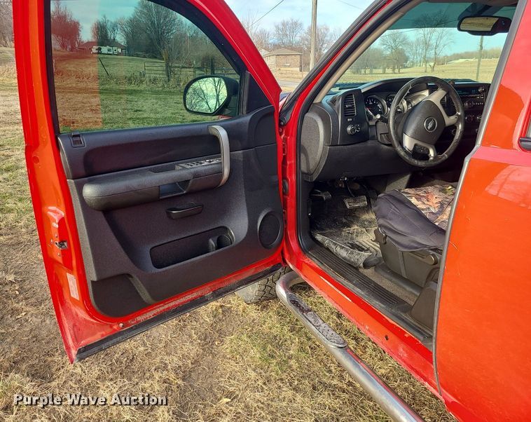 image for item JG9412 2007 Chevrolet Silverado 2500HD  Ext. Cab pickup truck