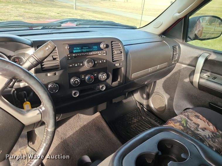 image for item JG9412 2007 Chevrolet Silverado 2500HD  Ext. Cab pickup truck