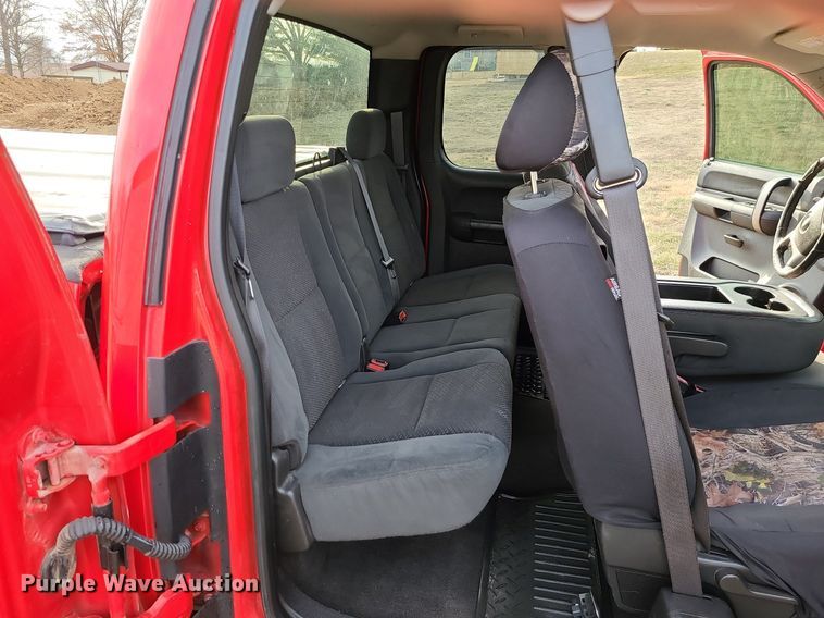 image for item JG9412 2007 Chevrolet Silverado 2500HD  Ext. Cab pickup truck