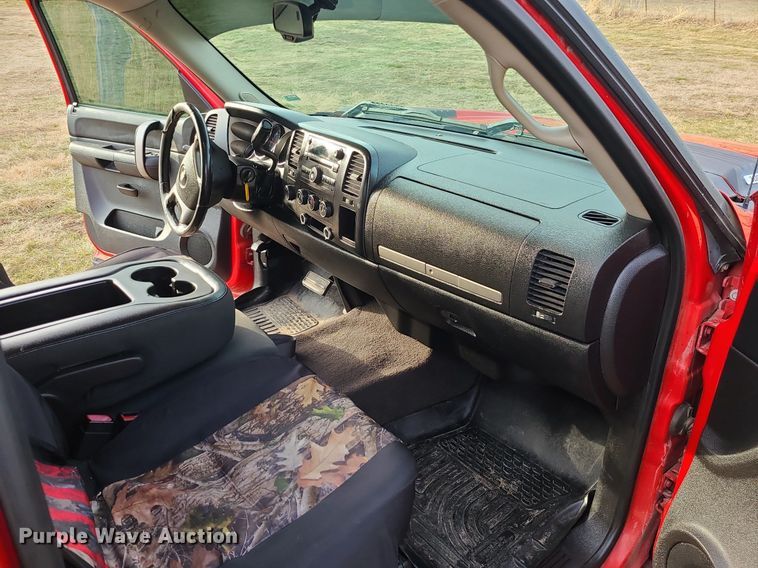 image for item JG9412 2007 Chevrolet Silverado 2500HD  Ext. Cab pickup truck