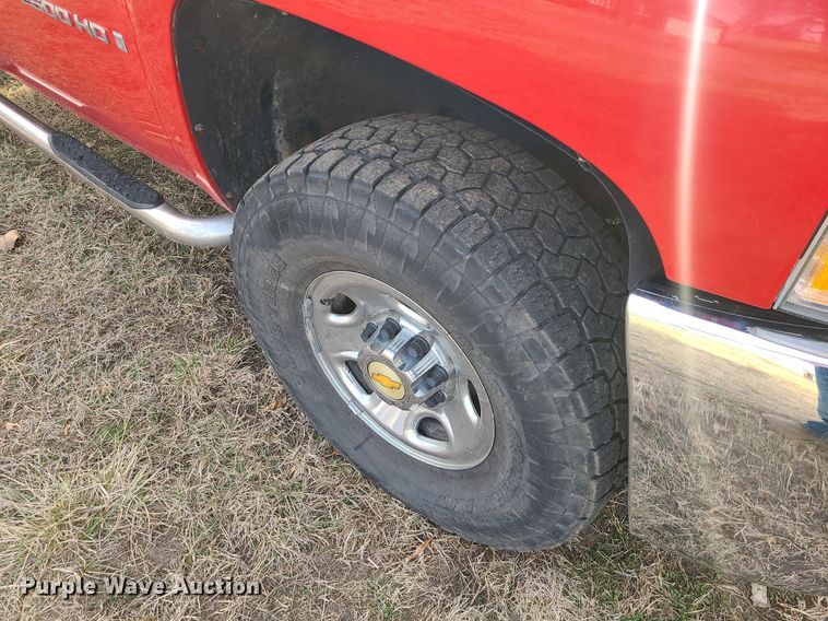 image for item JG9412 2007 Chevrolet Silverado 2500HD  Ext. Cab pickup truck