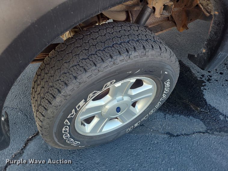 image for item JG9413 2004 Ford F150  SuperCrew pickup truck