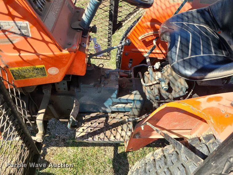 image for item JG9415 Kubota L2350F  tractor