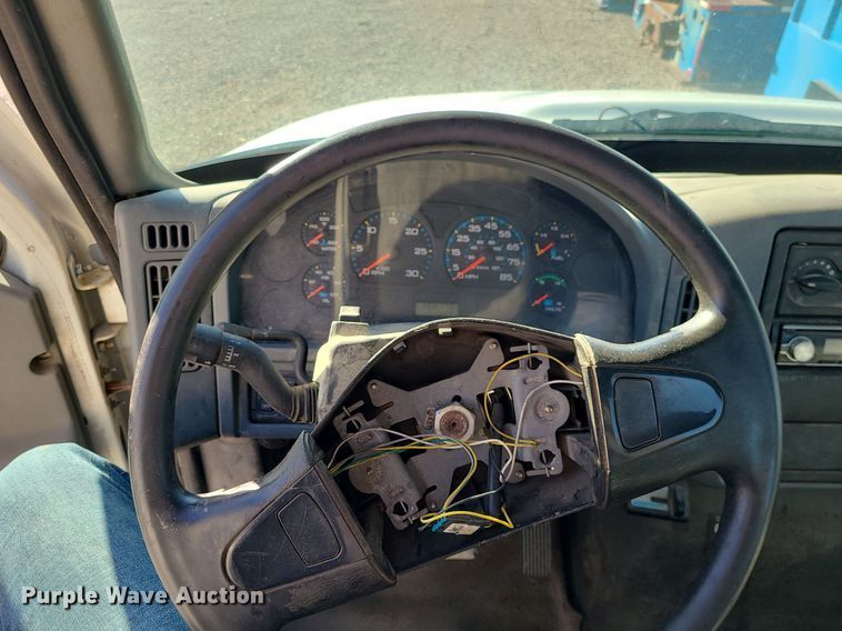 image for item JG9417 2004 International 4300  truck cab and chassis