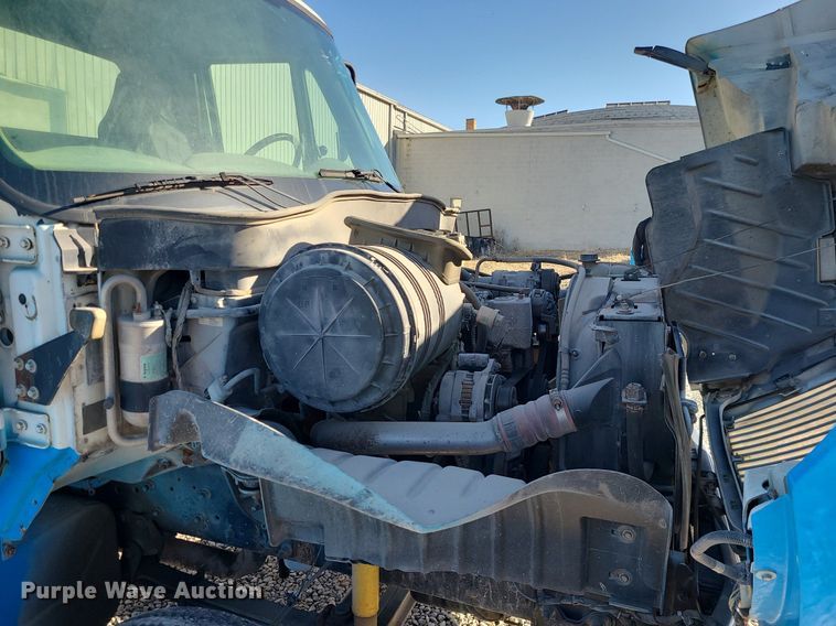 image for item JG9417 2004 International 4300  truck cab and chassis