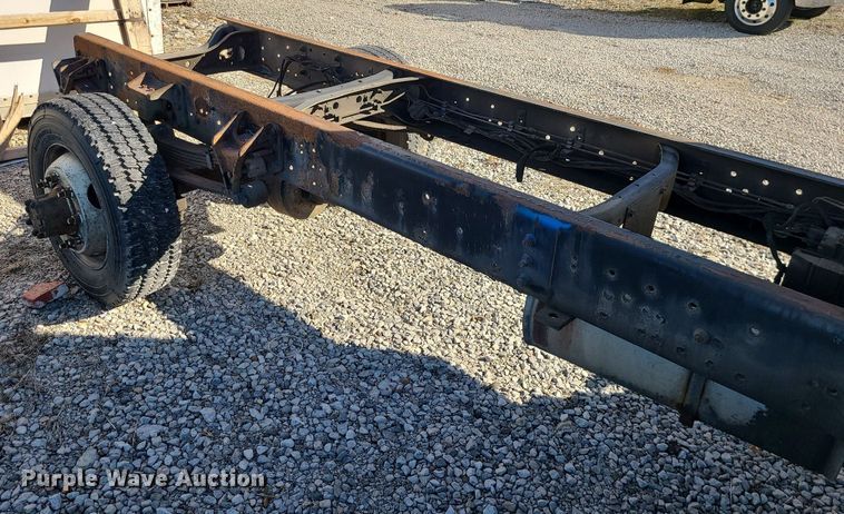 image for item JG9417 2004 International 4300  truck cab and chassis