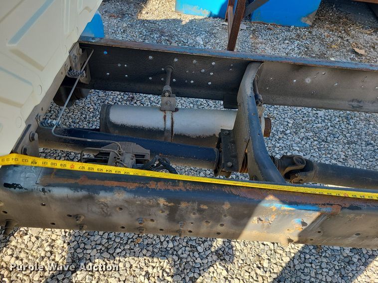 image for item JG9417 2004 International 4300  truck cab and chassis