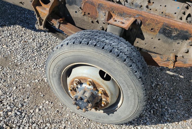 image for item JG9417 2004 International 4300  truck cab and chassis