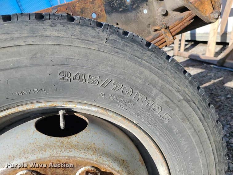 image for item JG9417 2004 International 4300  truck cab and chassis