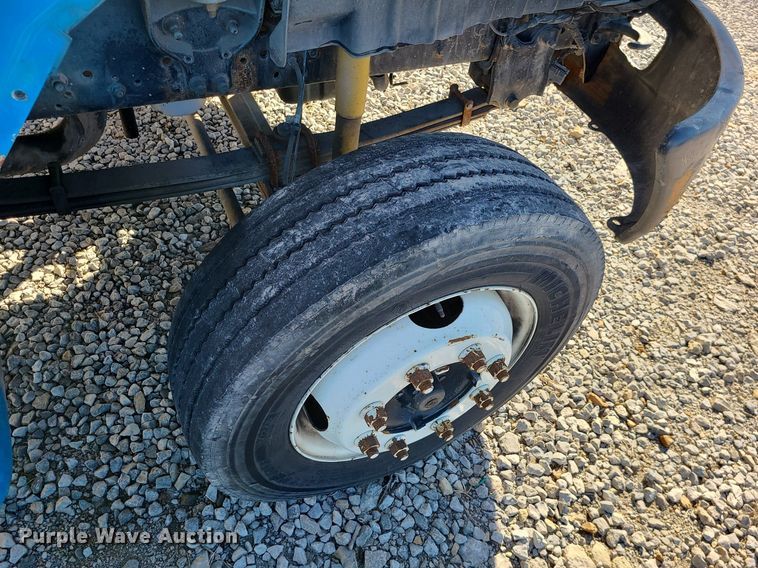 image for item JG9417 2004 International 4300  truck cab and chassis