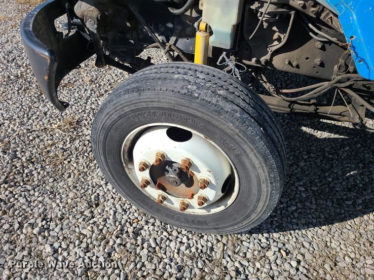 image for item JG9417 2004 International 4300  truck cab and chassis