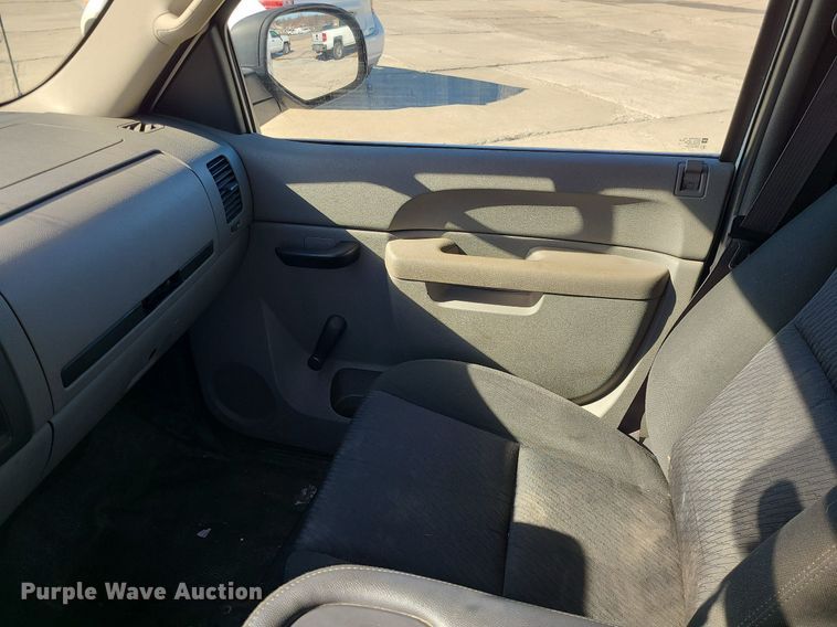 image for item JG9428 2013 Chevrolet Silverado 2500HD  pickup truck