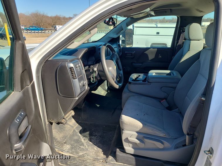 image for item JG9429 2017 Chevrolet Silverado 2500HD  pickup truck