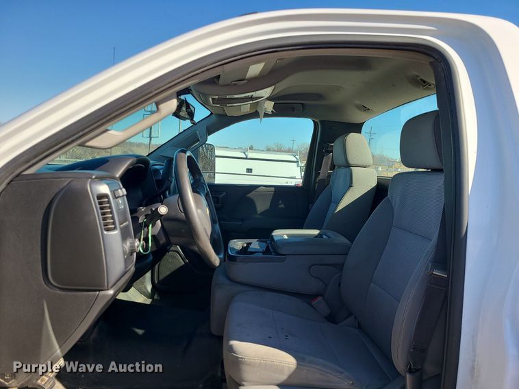 image for item JG9429 2017 Chevrolet Silverado 2500HD  pickup truck