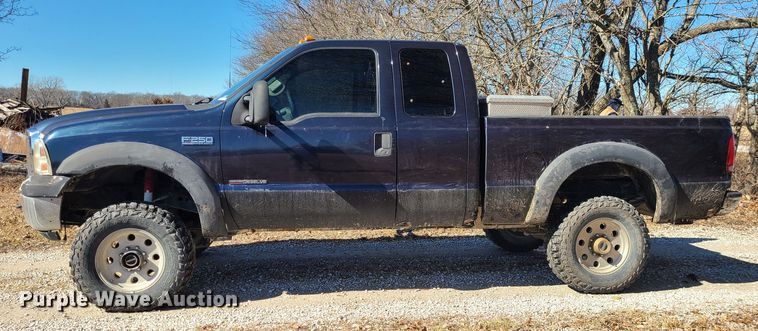 image for item JG9432 2000 Ford F250 Super Duty  SuperCab pickup truck