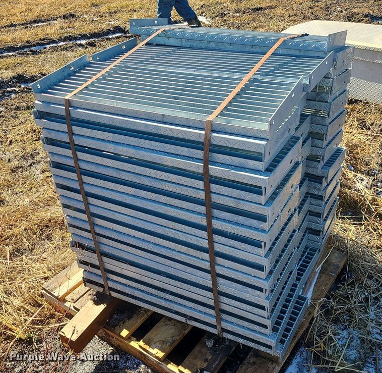 image for item JG9434 (60) stair treads