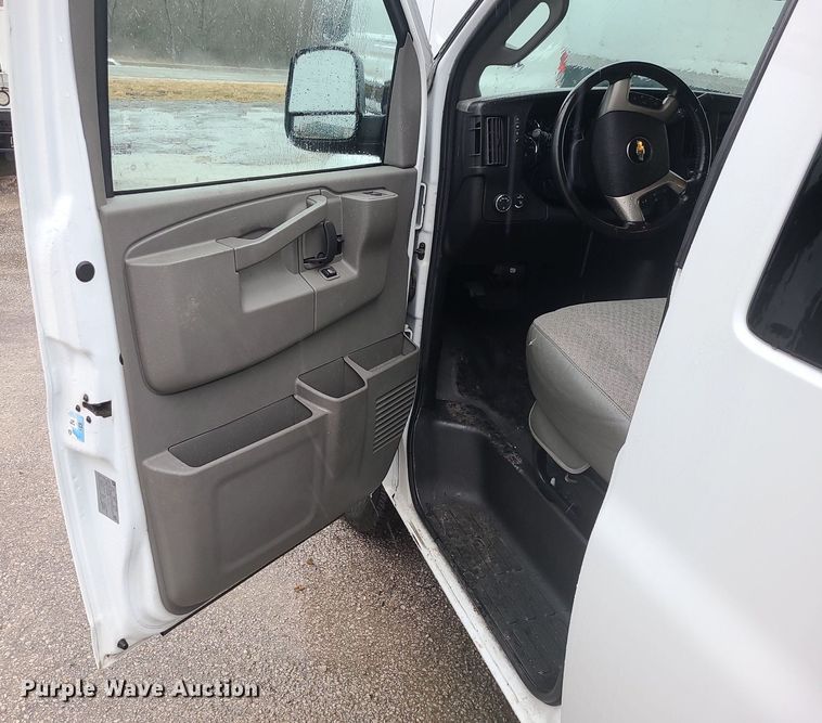 image for item JG9442 2017 Chevrolet Express 2500  van