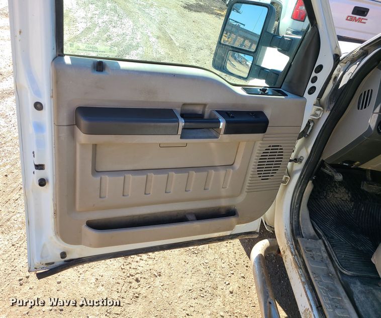 image for item JG9450 2008 Ford F350 Super Duty  flatbed pickup truck