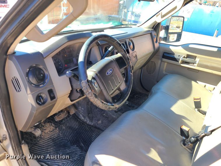 image for item JG9450 2008 Ford F350 Super Duty  flatbed pickup truck