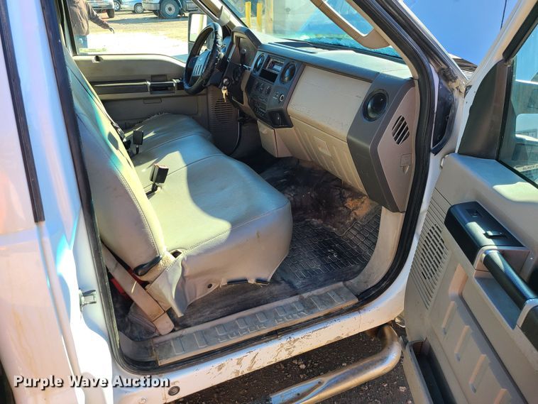 image for item JG9450 2008 Ford F350 Super Duty  flatbed pickup truck