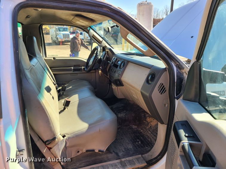 image for item JG9450 2008 Ford F350 Super Duty  flatbed pickup truck