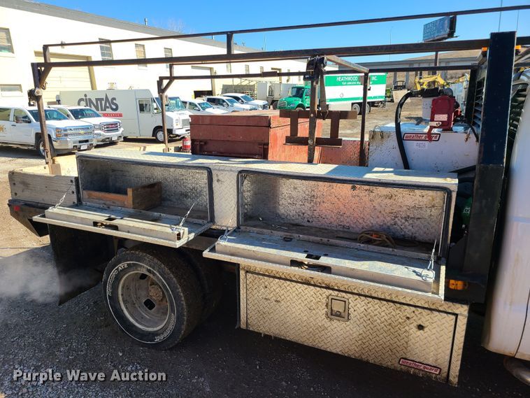 image for item JG9450 2008 Ford F350 Super Duty  flatbed pickup truck