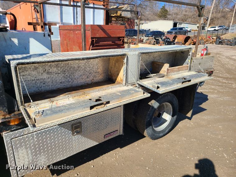 image for item JG9450 2008 Ford F350 Super Duty  flatbed pickup truck