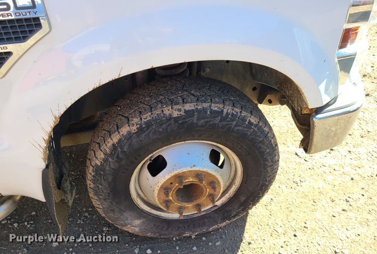 image for item JG9450 2008 Ford F350 Super Duty  flatbed pickup truck