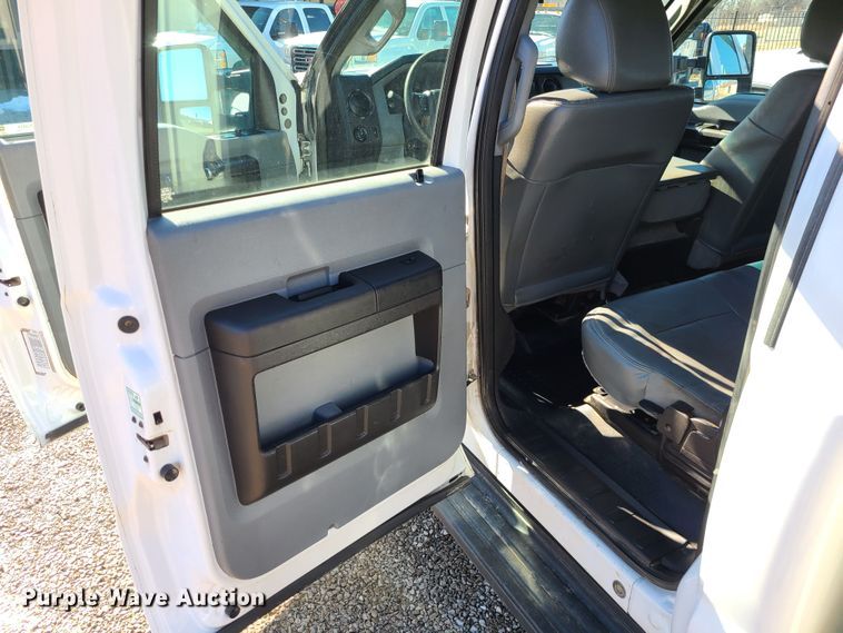 image for item JG9454 2013 Ford F250 Super Duty  Crew Cab utility bed pickup truck