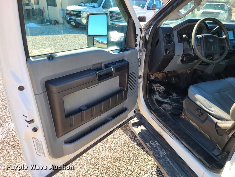 image for item JG9454 2013 Ford F250 Super Duty  Crew Cab utility bed pickup truck