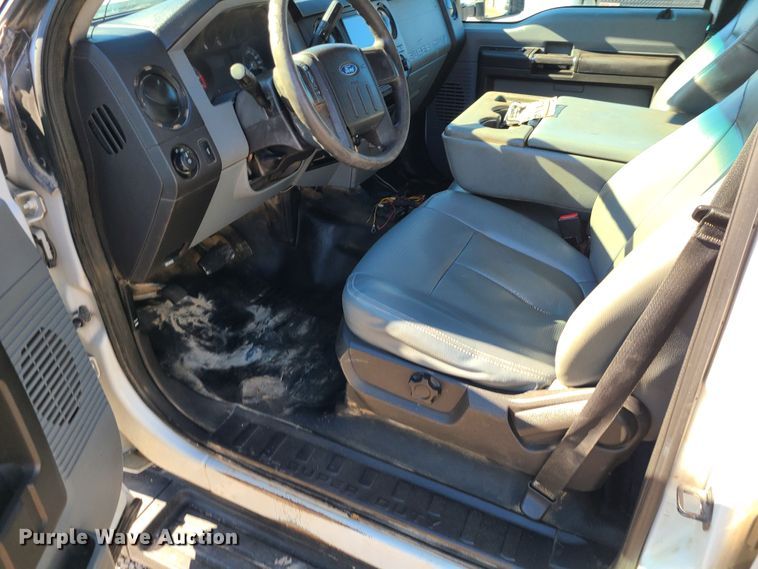 image for item JG9454 2013 Ford F250 Super Duty  Crew Cab utility bed pickup truck