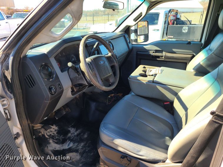 image for item JG9454 2013 Ford F250 Super Duty  Crew Cab utility bed pickup truck