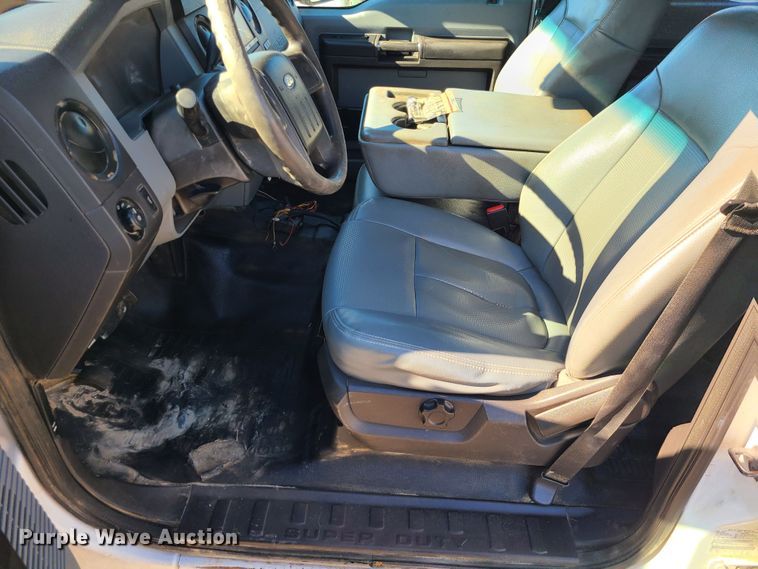 image for item JG9454 2013 Ford F250 Super Duty  Crew Cab utility bed pickup truck