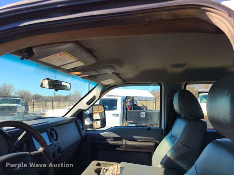 image for item JG9454 2013 Ford F250 Super Duty  Crew Cab utility bed pickup truck