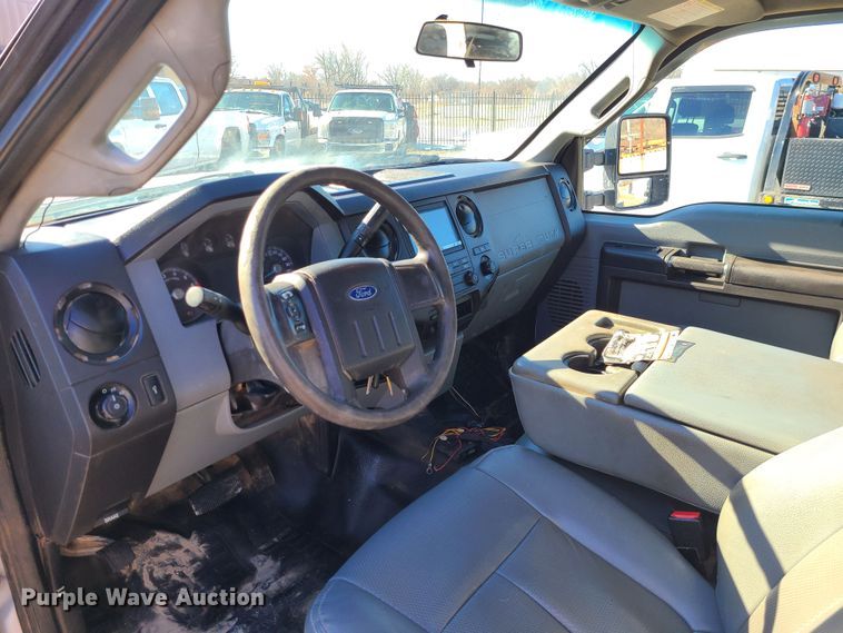 image for item JG9454 2013 Ford F250 Super Duty  Crew Cab utility bed pickup truck