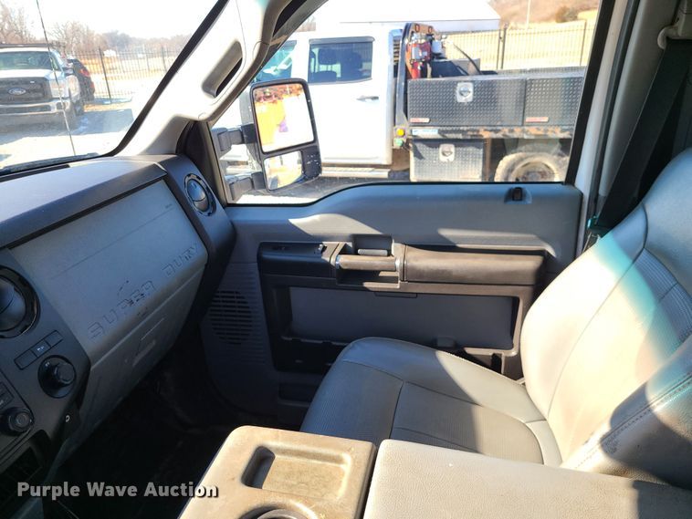 image for item JG9454 2013 Ford F250 Super Duty  Crew Cab utility bed pickup truck