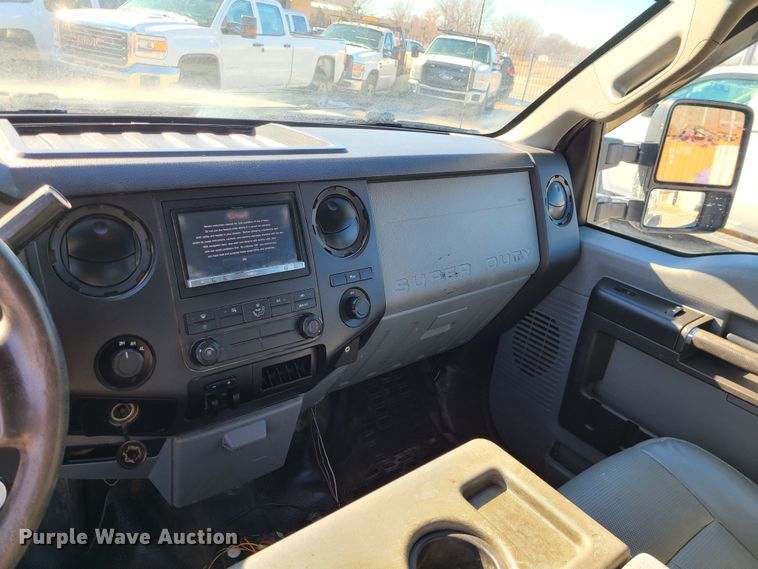 image for item JG9454 2013 Ford F250 Super Duty  Crew Cab utility bed pickup truck