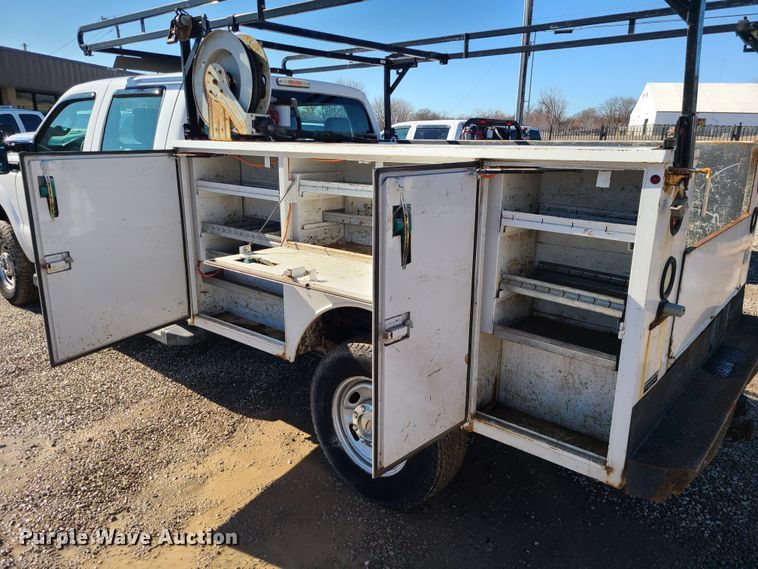 image for item JG9454 2013 Ford F250 Super Duty  Crew Cab utility bed pickup truck