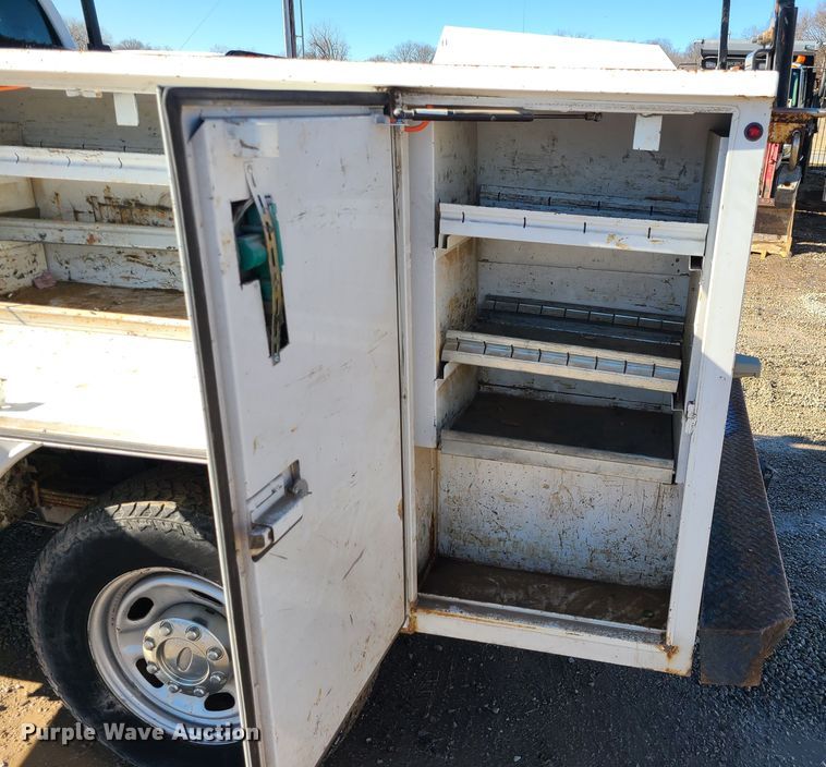 image for item JG9454 2013 Ford F250 Super Duty  Crew Cab utility bed pickup truck