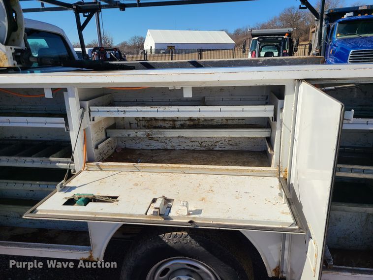 image for item JG9454 2013 Ford F250 Super Duty  Crew Cab utility bed pickup truck