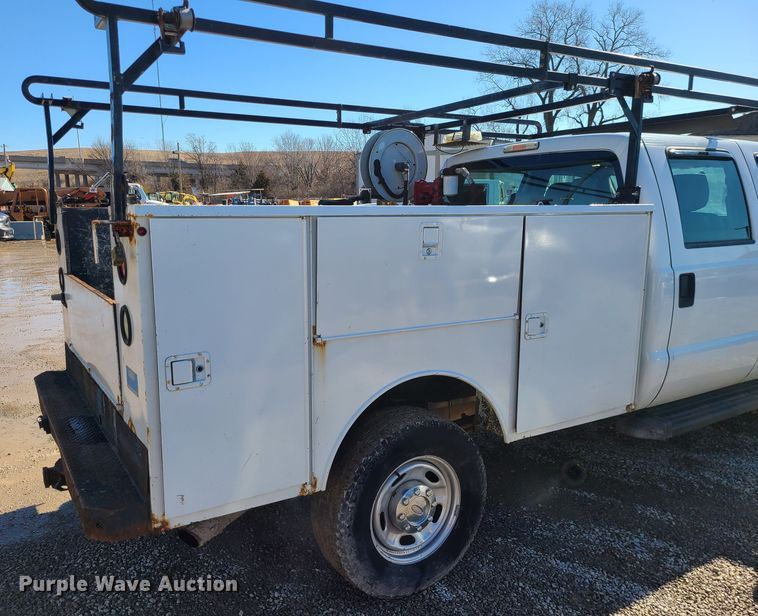 image for item JG9454 2013 Ford F250 Super Duty  Crew Cab utility bed pickup truck