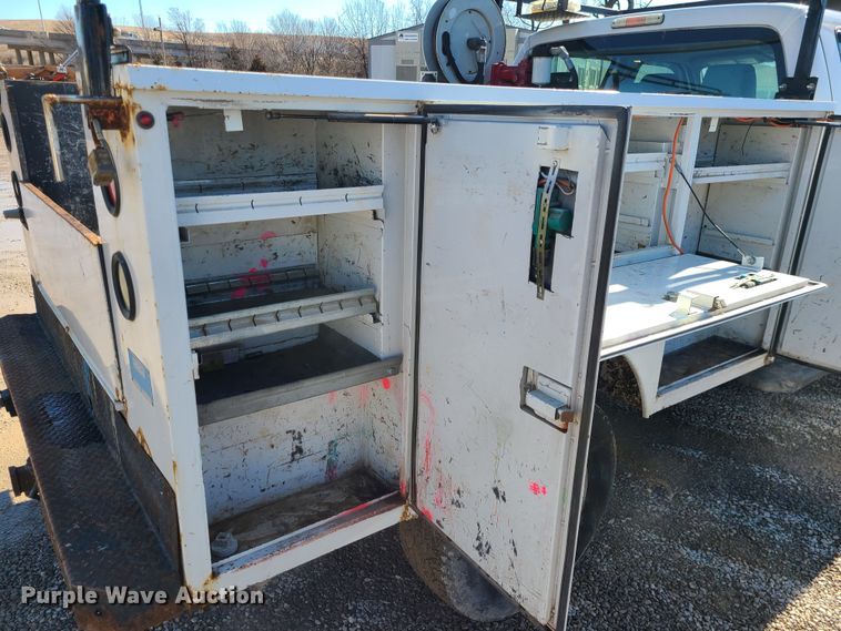 image for item JG9454 2013 Ford F250 Super Duty  Crew Cab utility bed pickup truck