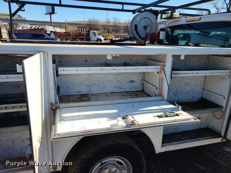 image for item JG9454 2013 Ford F250 Super Duty  Crew Cab utility bed pickup truck