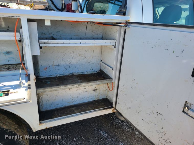 image for item JG9454 2013 Ford F250 Super Duty  Crew Cab utility bed pickup truck